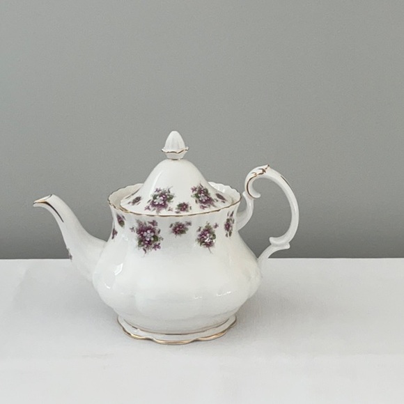ROYAL ALBERT SWEET VIOLET 5 CUPS TEA POT. NWT - Picture 2 of 5